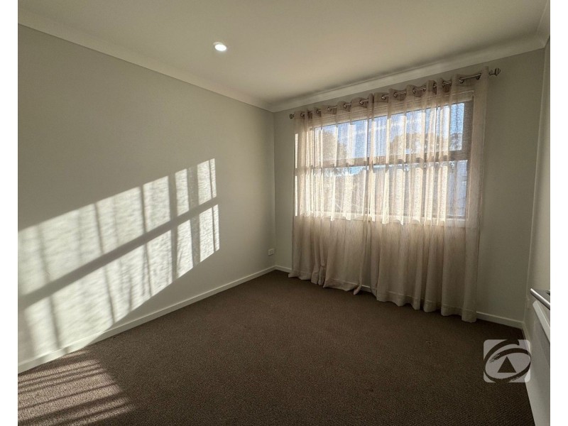 5 Greenhouse Grange, Officer VIC 3809