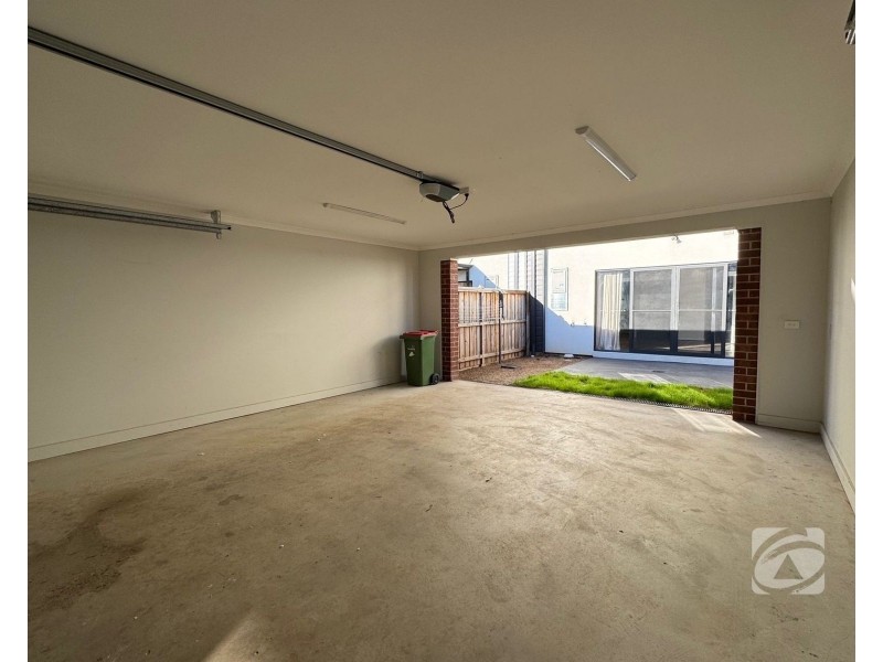 5 Greenhouse Grange, Officer VIC 3809