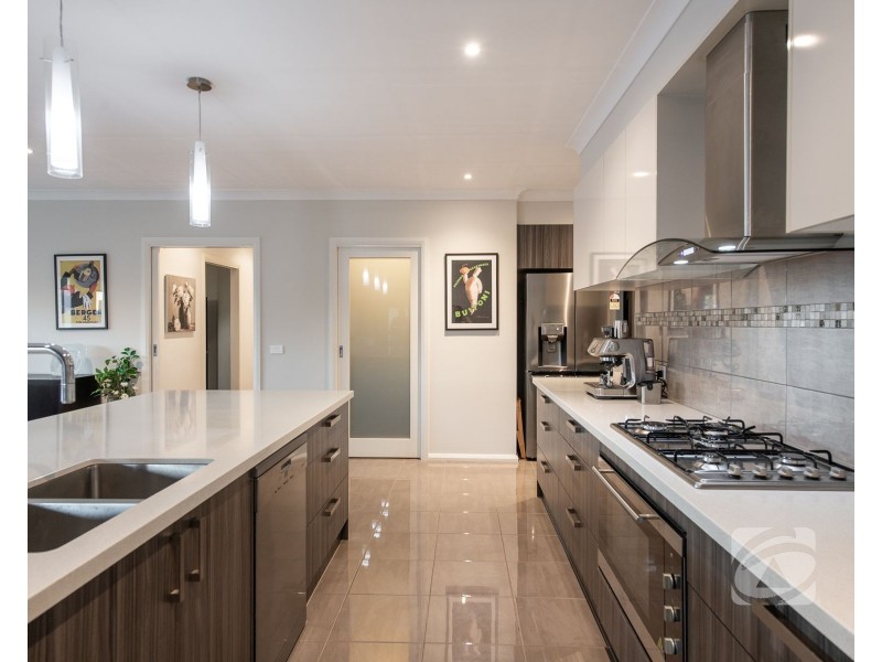 1 Champagne Grove, Narre Warren South VIC 3805