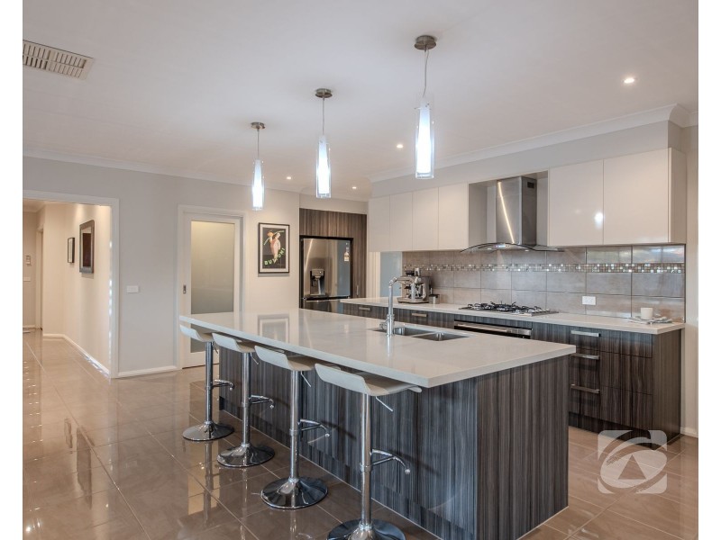1 Champagne Grove, Narre Warren South VIC 3805