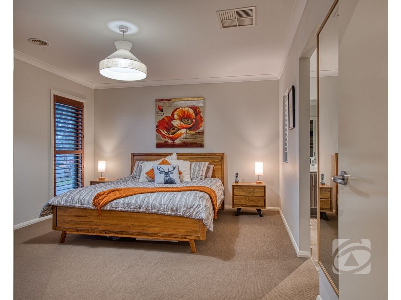 1 Champagne Grove, Narre Warren South VIC 3805
