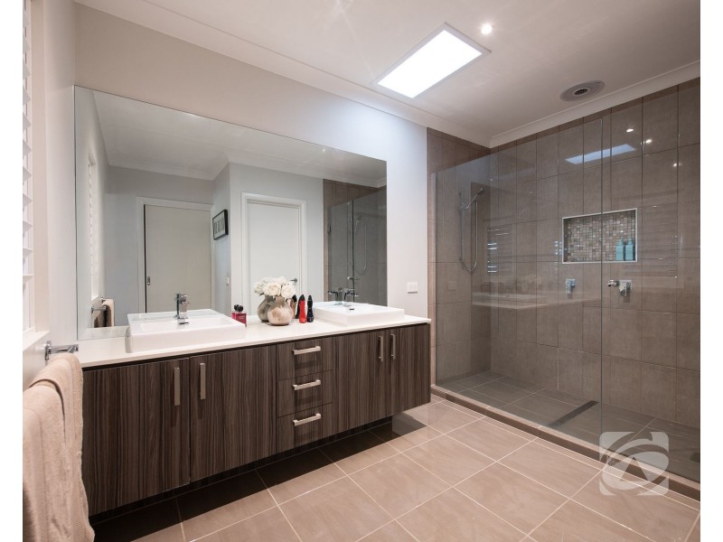 1 Champagne Grove, Narre Warren South VIC 3805