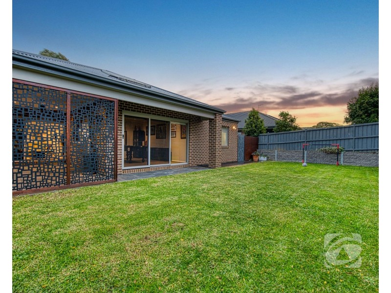 1 Champagne Grove, Narre Warren South VIC 3805