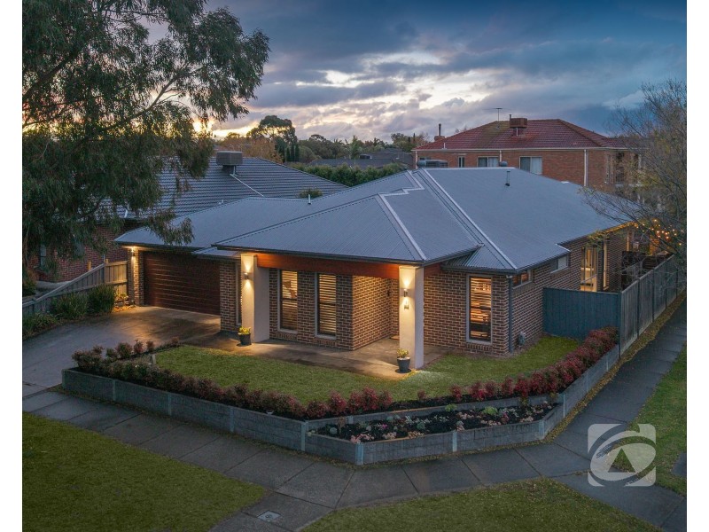 1 Champagne Grove, Narre Warren South VIC 3805