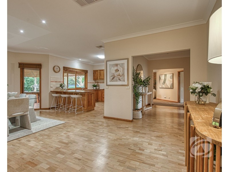 4 Arnott Place, Narre Warren North VIC 3804