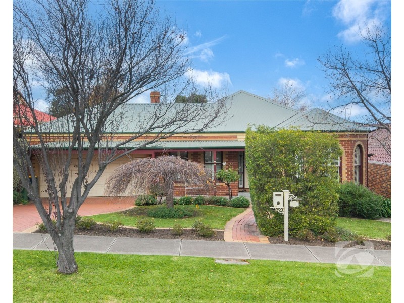 15 Edrington Park Drive, Berwick VIC 3806