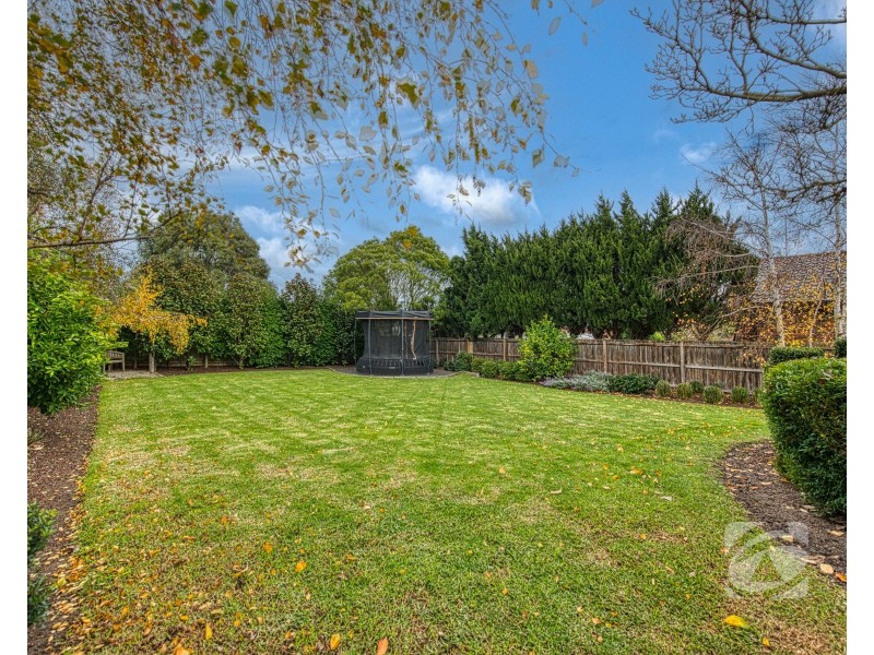 15 Edrington Park Drive, Berwick VIC 3806