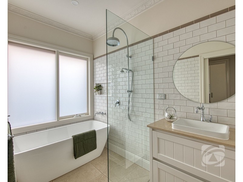 15 Edrington Park Drive, Berwick VIC 3806
