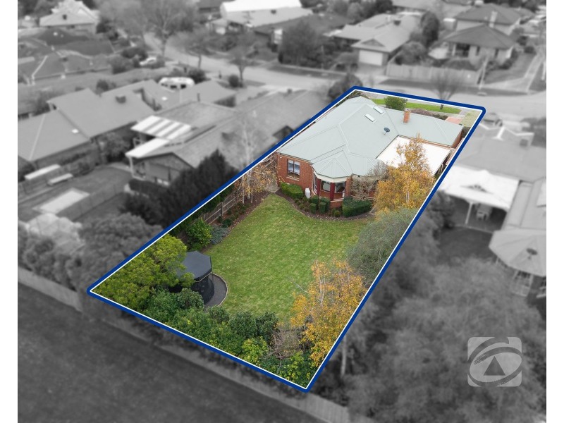 15 Edrington Park Drive, Berwick VIC 3806