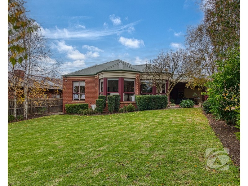15 Edrington Park Drive, Berwick VIC 3806