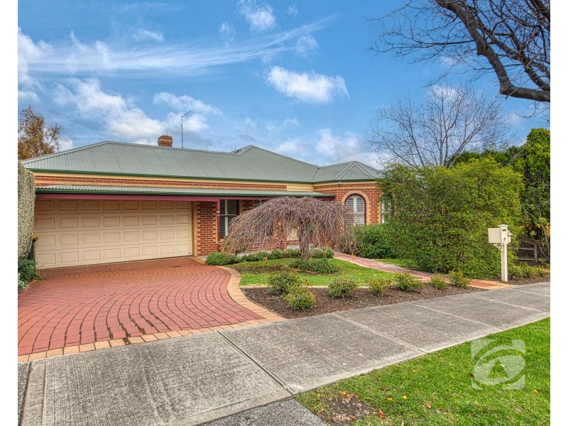 15 Edrington Park Drive, Berwick VIC 3806