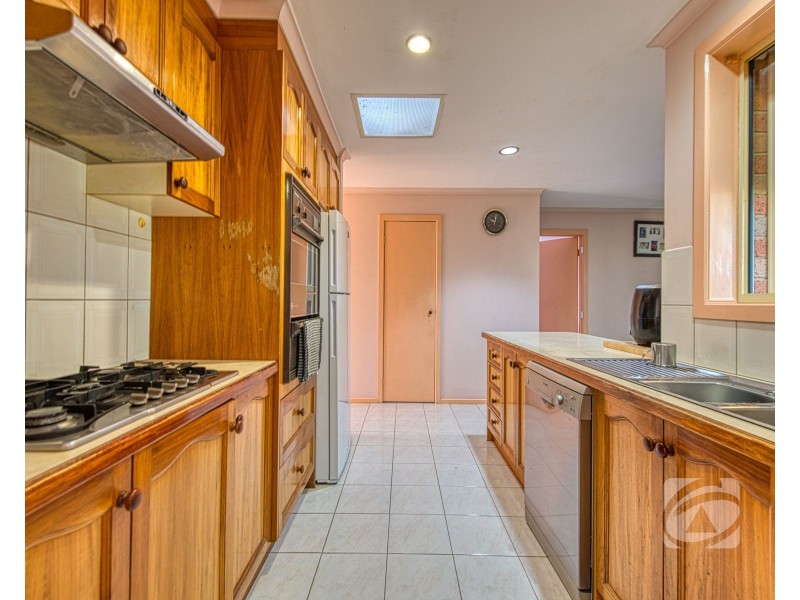 11 Edward Freeth Drive, Endeavour Hills VIC 3802