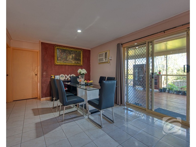 11 Edward Freeth Drive, Endeavour Hills VIC 3802