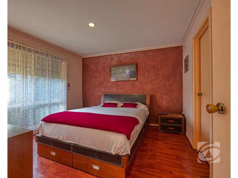 11 Edward Freeth Drive, Endeavour Hills VIC 3802
