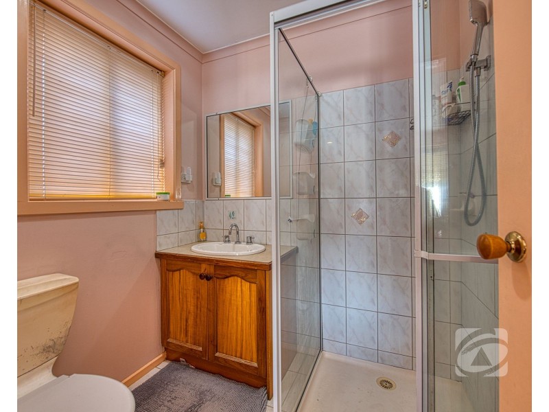 11 Edward Freeth Drive, Endeavour Hills VIC 3802