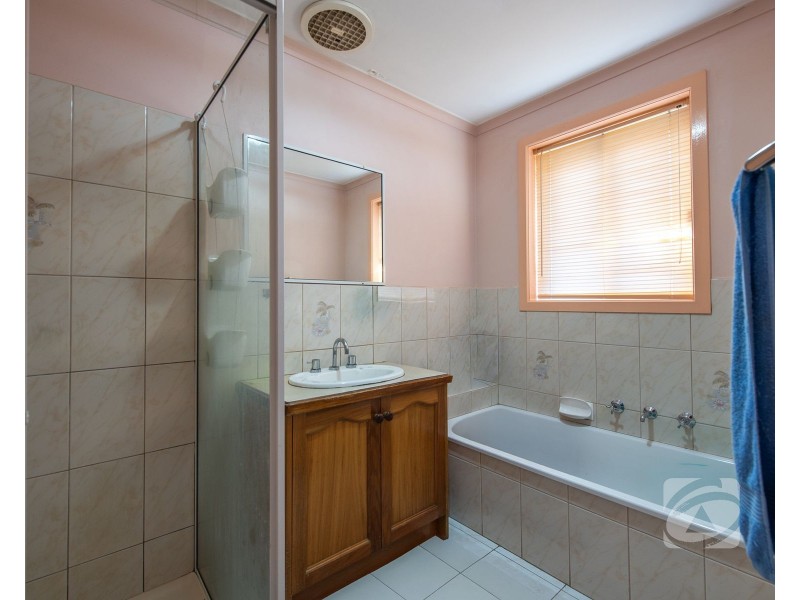 11 Edward Freeth Drive, Endeavour Hills VIC 3802