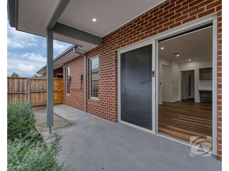 44 Charming Loop, Officer VIC 3809