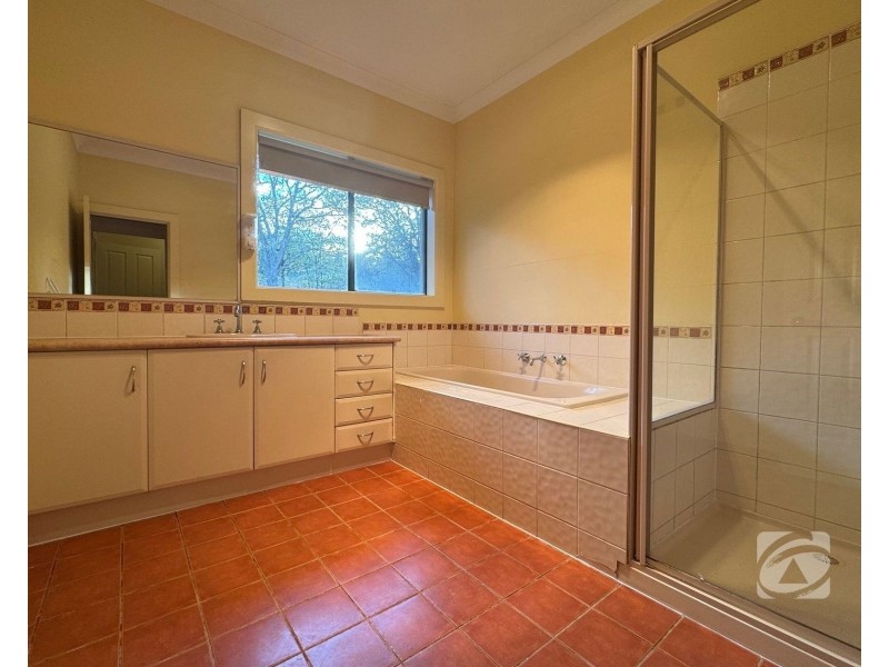 54 Whiteside Road, Officer VIC 3809