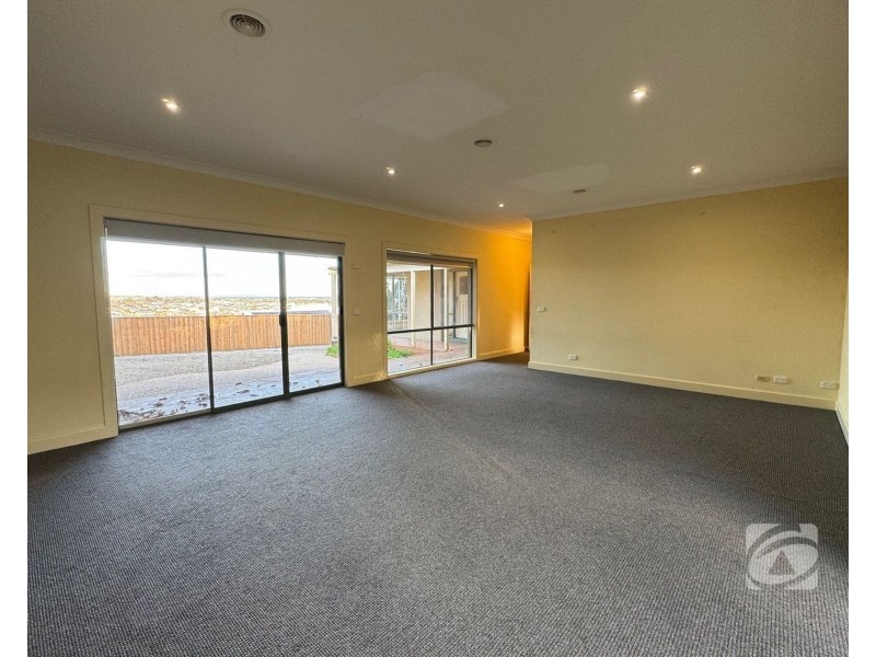 54 Whiteside Road, Officer VIC 3809