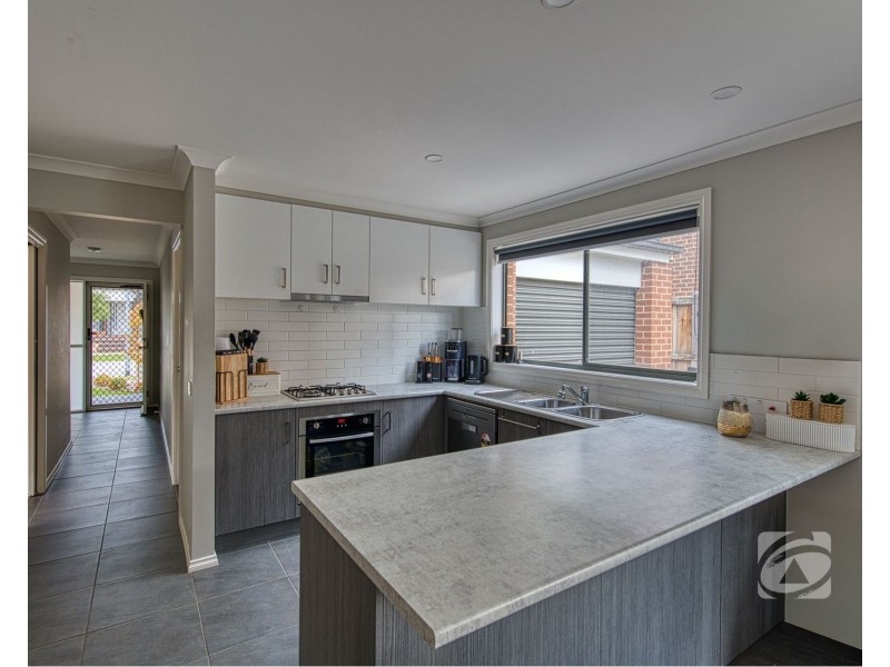 31 Koba Way, Officer VIC 3809