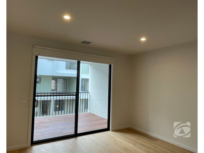 5 Basque Walk, Cranbourne South VIC 3977