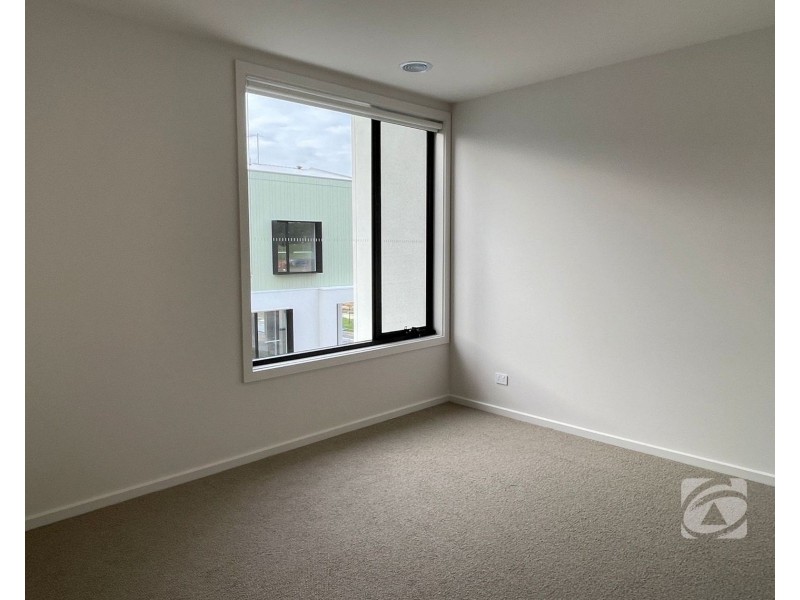 5 Basque Walk, Cranbourne South VIC 3977