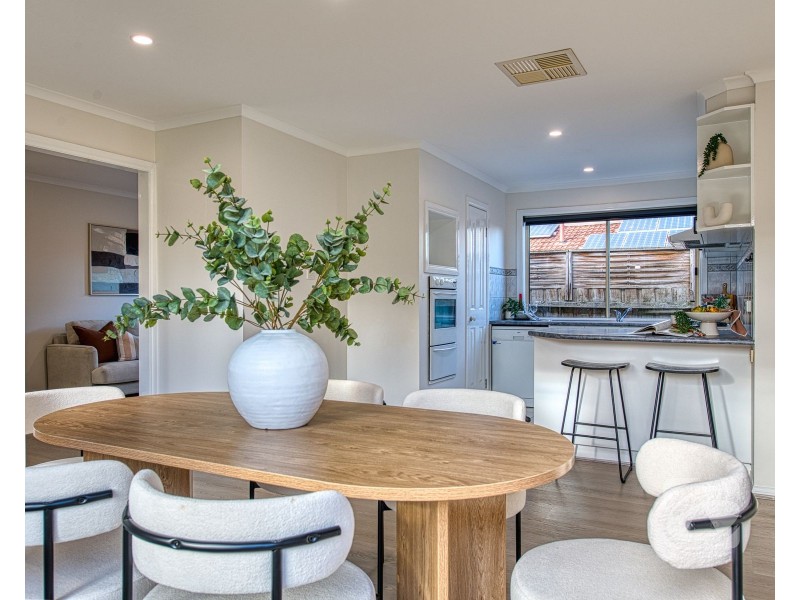 27 Balmaceda Court, Berwick VIC 3806