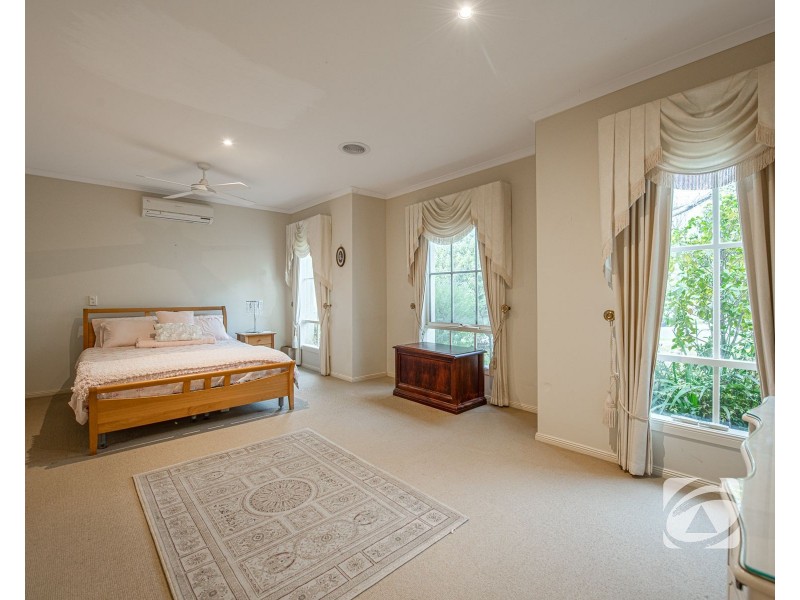 18 Shannon Way, Berwick VIC 3806