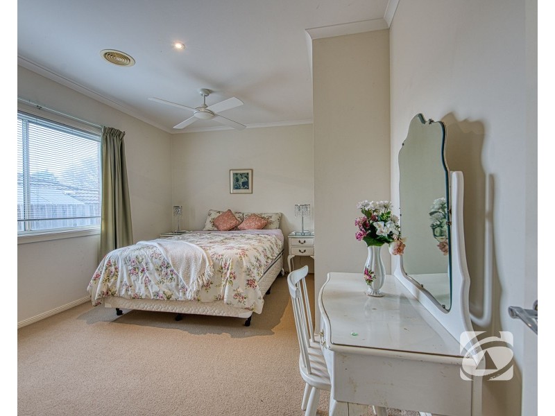 18 Shannon Way, Berwick VIC 3806