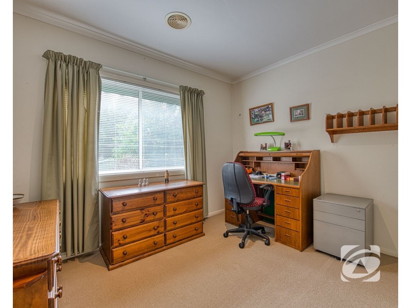 18 Shannon Way, Berwick VIC 3806