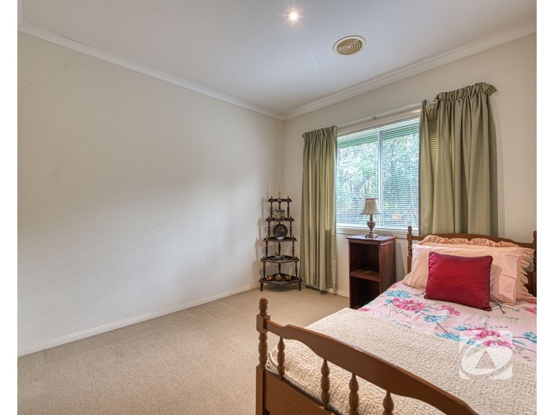 18 Shannon Way, Berwick VIC 3806
