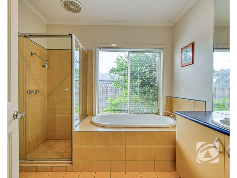 18 Shannon Way, Berwick VIC 3806