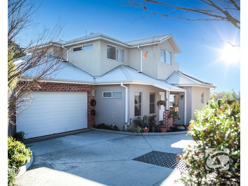 5 Eloura Place, Gembrook VIC 3783
