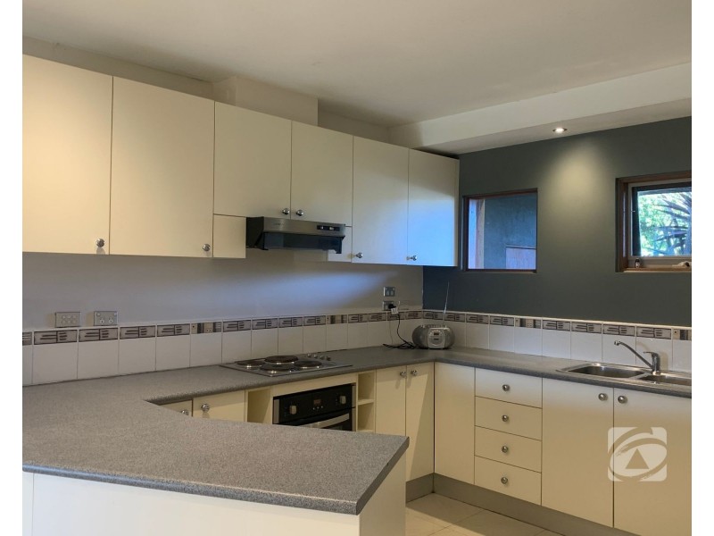 2 Savage Street, Pakenham VIC 3810