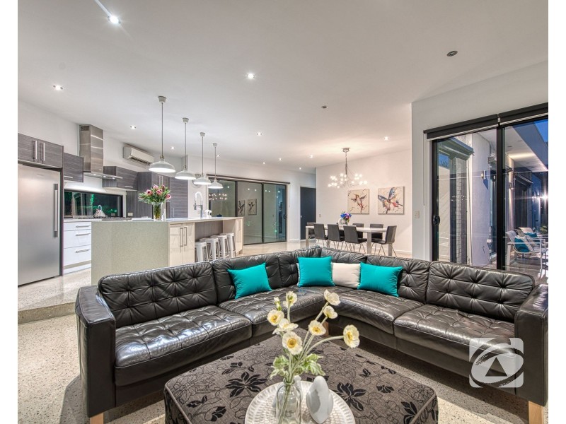 7 Rennat Court, Berwick VIC 3806