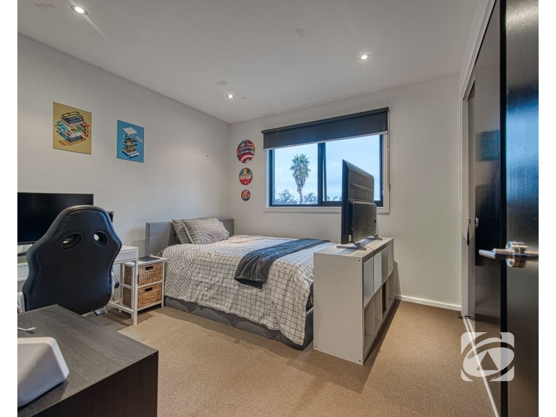 7 Rennat Court, Berwick VIC 3806