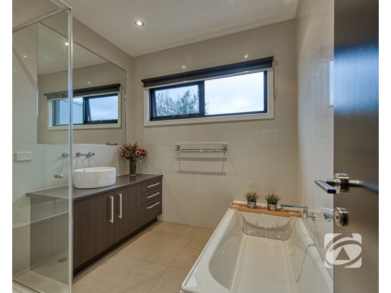 7 Rennat Court, Berwick VIC 3806