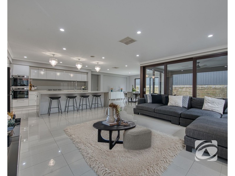 15 Maggiore Crescent, Pakenham VIC 3810