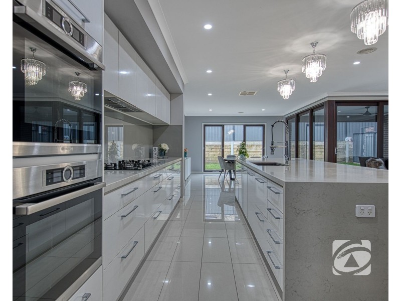 15 Maggiore Crescent, Pakenham VIC 3810