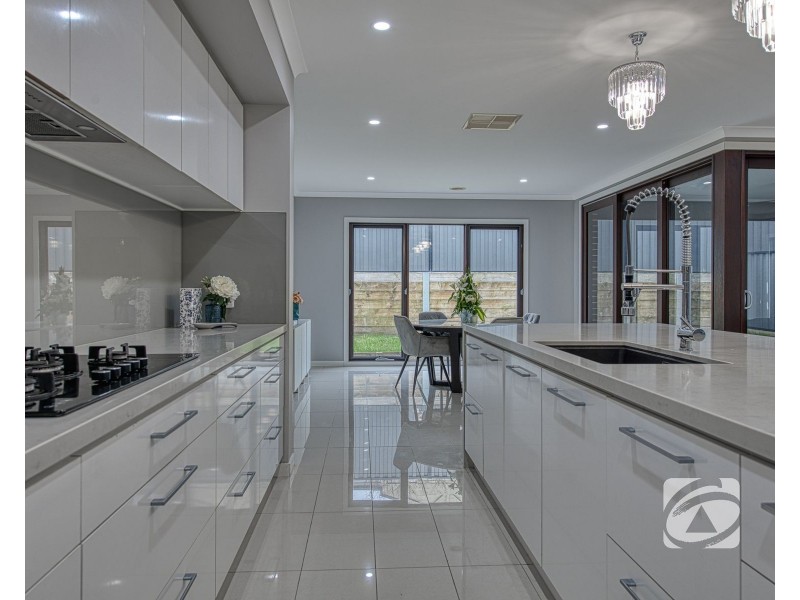 15 Maggiore Crescent, Pakenham VIC 3810