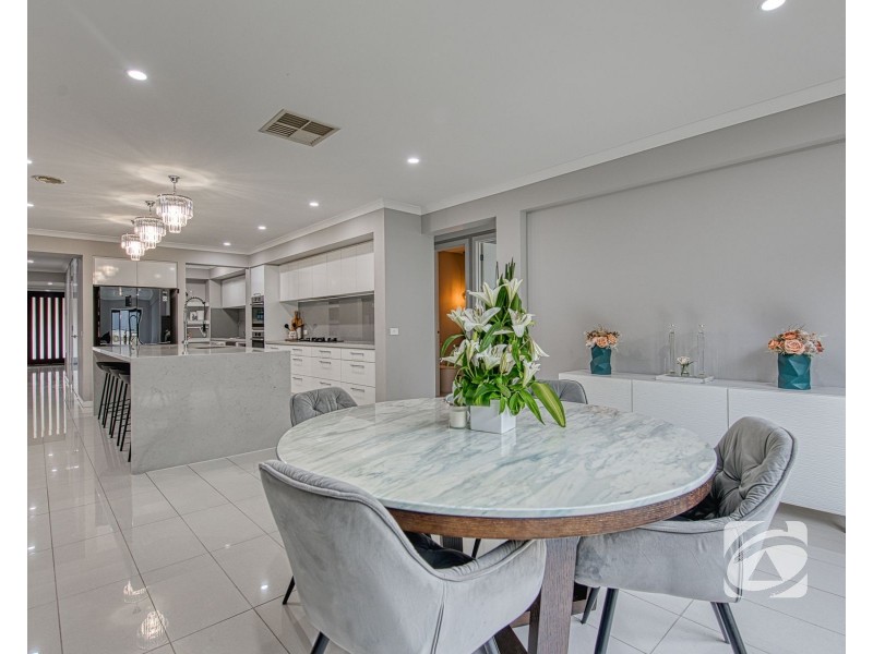 15 Maggiore Crescent, Pakenham VIC 3810