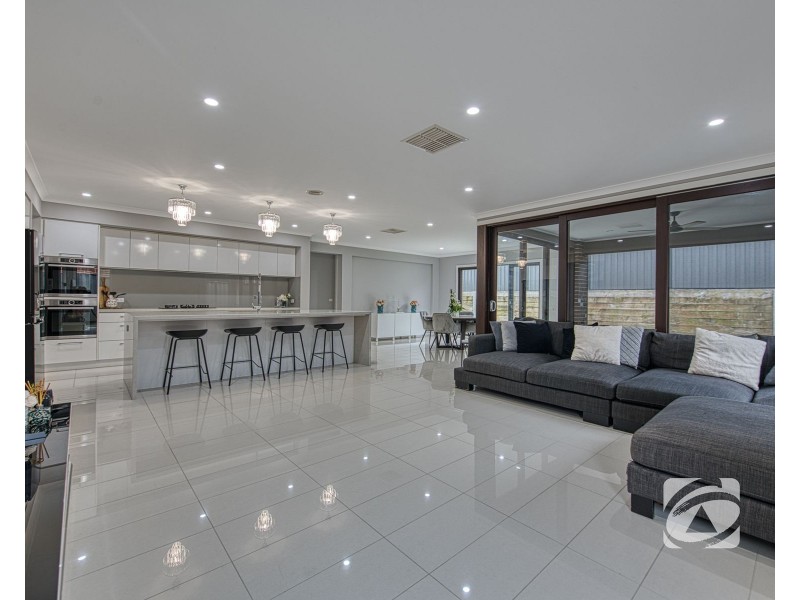 15 Maggiore Crescent, Pakenham VIC 3810