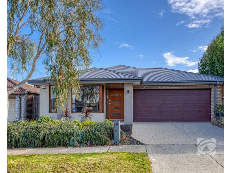 6 Anvil Way, Clyde North VIC 3978
