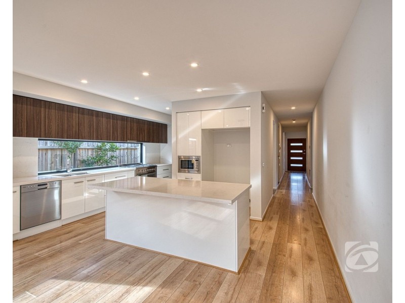 6 Anvil Way, Clyde North VIC 3978