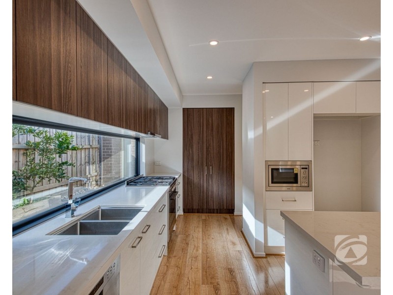 6 Anvil Way, Clyde North VIC 3978