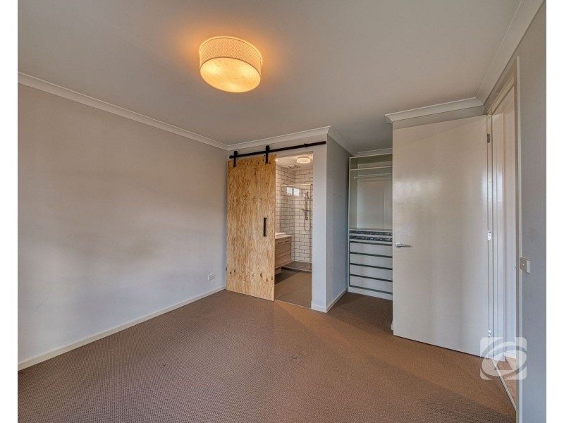 6 Anvil Way, Clyde North VIC 3978