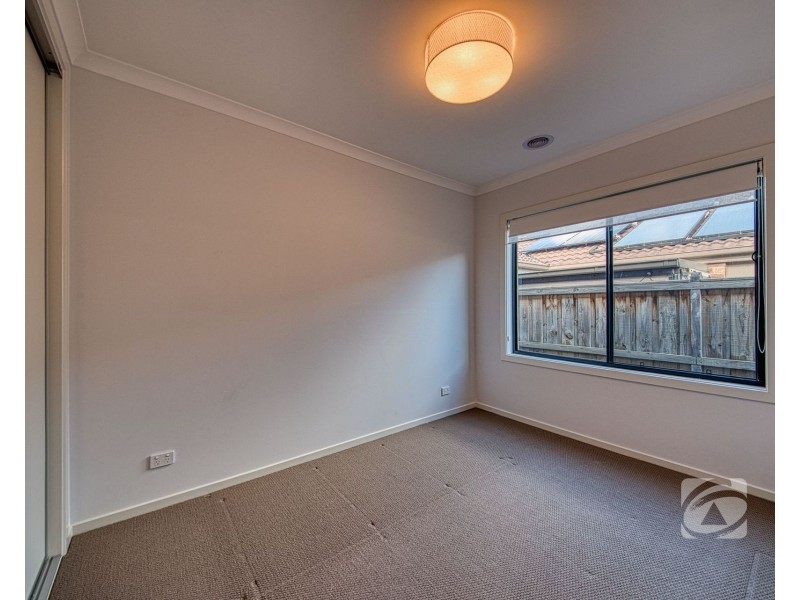 6 Anvil Way, Clyde North VIC 3978