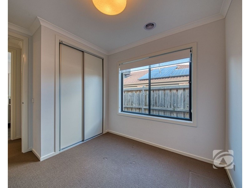 6 Anvil Way, Clyde North VIC 3978