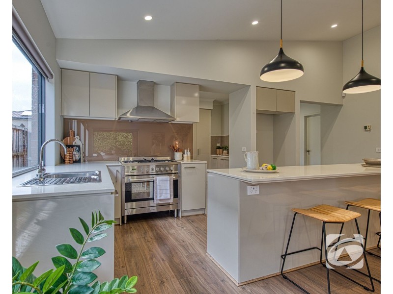 5 Greybark Street, Clyde North VIC 3978