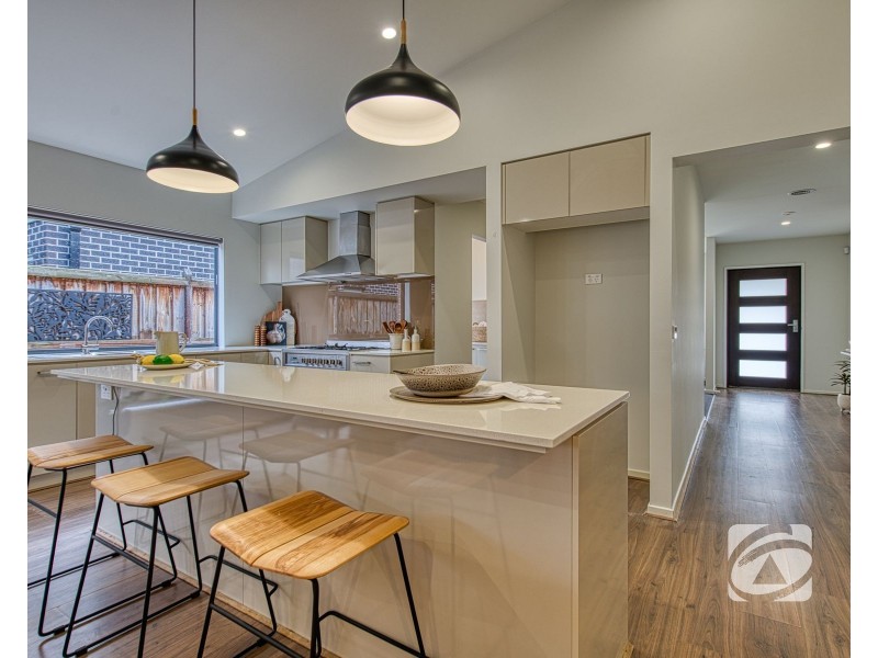 5 Greybark Street, Clyde North VIC 3978